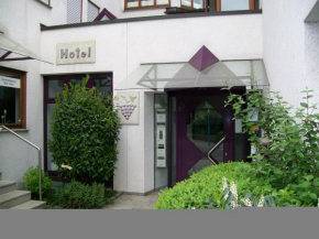  Hotel Gasthof Traube  Кернен